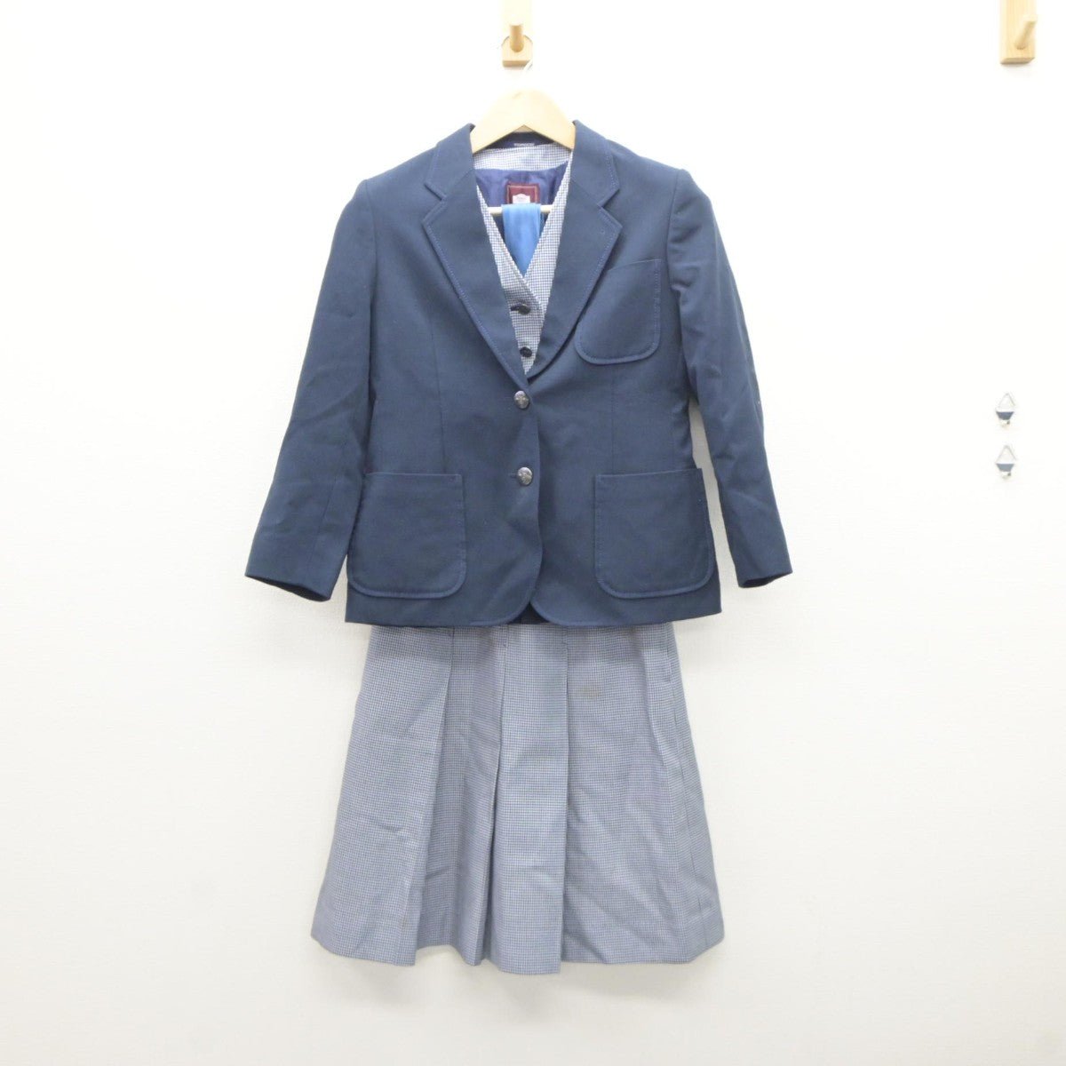 【中古】北海道 陵北中学校 女子制服 4点（ブレザー・ベスト・スカート）sf035355