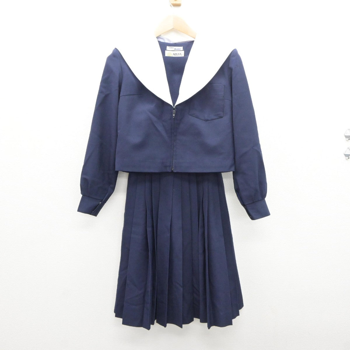 【中古】愛知県 振甫中学校 女子制服 3点（セーラー服・セーラー服・スカート）sf035366