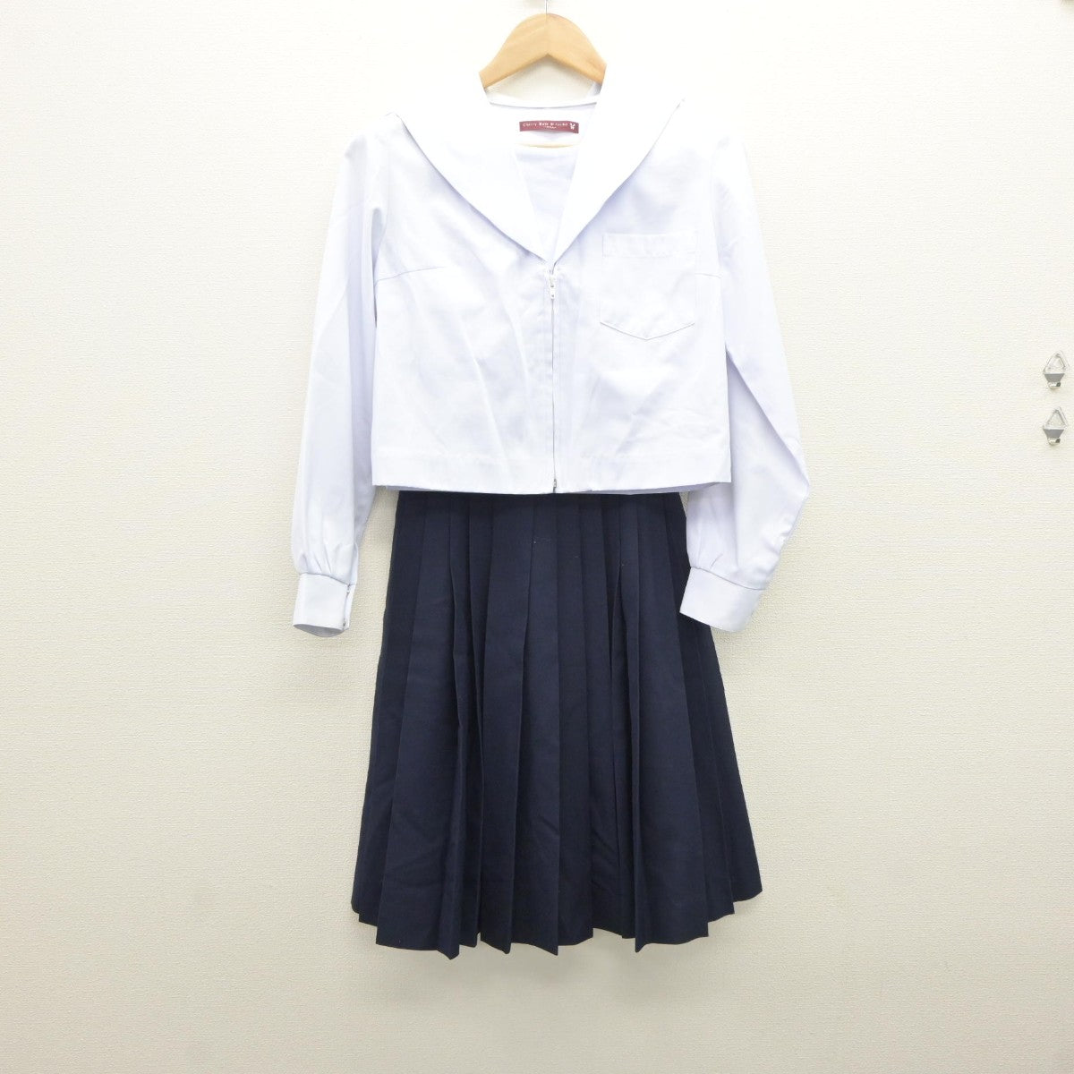 【中古】愛知県 振甫中学校 女子制服 3点（セーラー服・セーラー服・スカート）sf035366