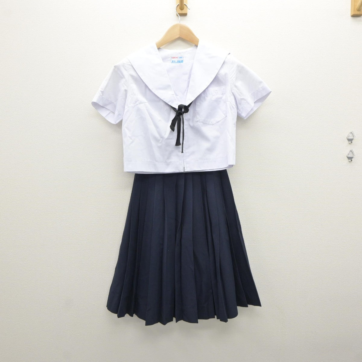 【中古】愛知県 振甫中学校 女子制服 4点（セーラー服・スカート）sf035367