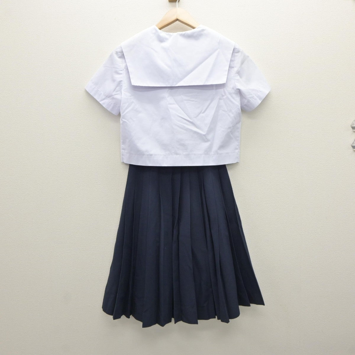 【中古】愛知県 振甫中学校 女子制服 4点（セーラー服・スカート）sf035367