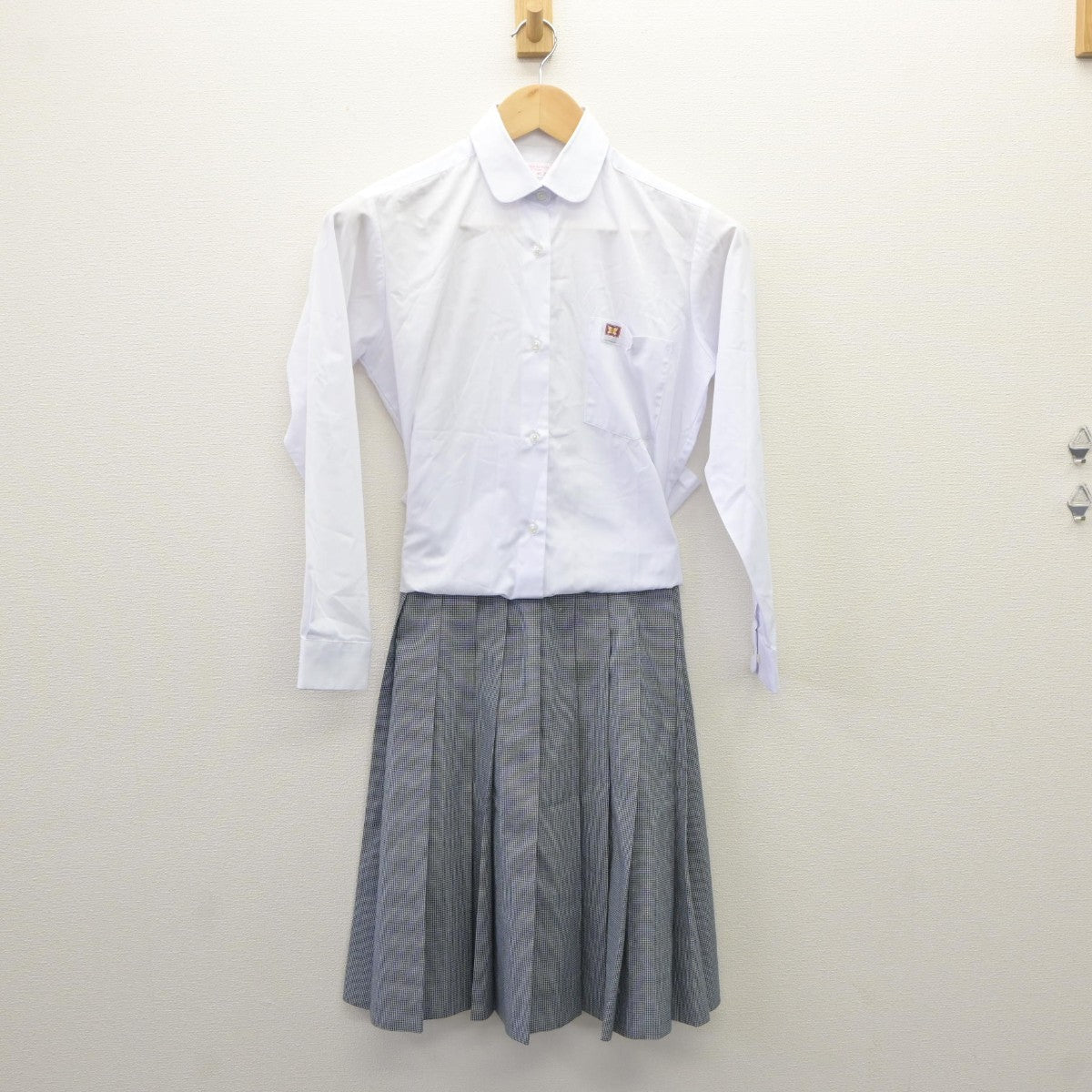 【中古】栃木県 宇都宮市立陽東中学校 女子制服 3点（シャツ・シャツ・スカート）sf035393