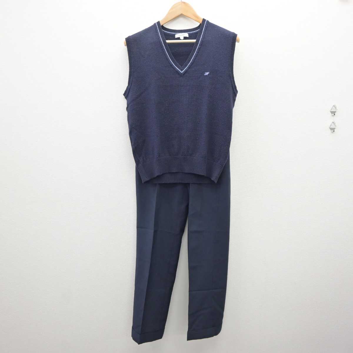 【中古】千葉県 日出学園高等学校 男子制服 3点（ニットベスト・ニットベスト・ズボン）sf035503