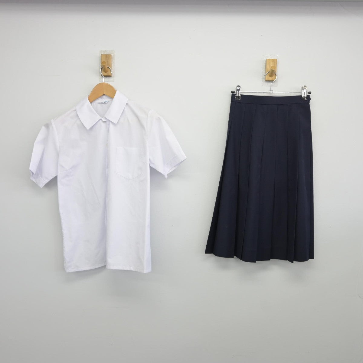 【中古】群馬県 高崎市立高南中学校 女子制服 3点（シャツ・スカート）sf036030