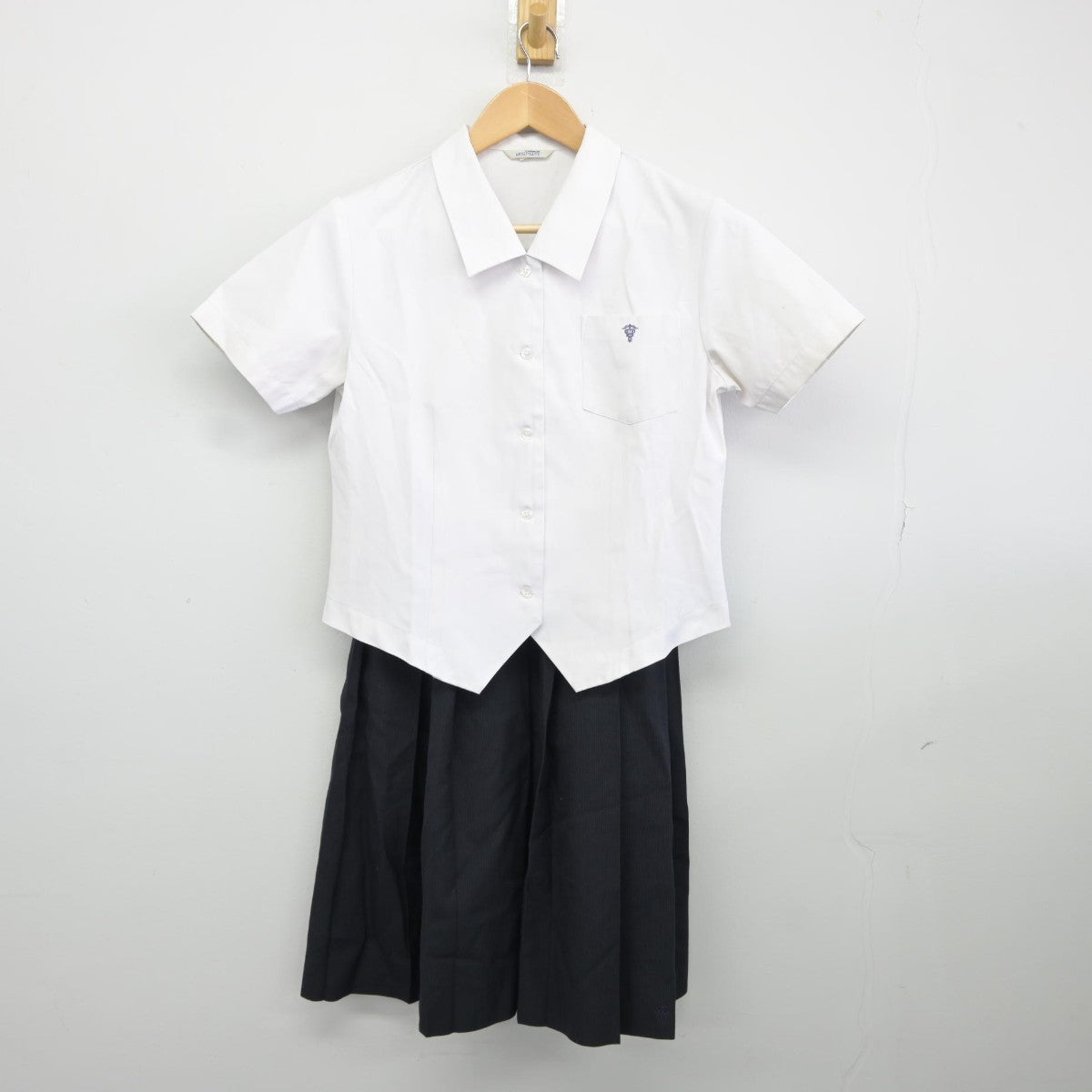 【中古】広島県 広島商業高等学校 女子制服 2点（シャツ・スカート）sf036041