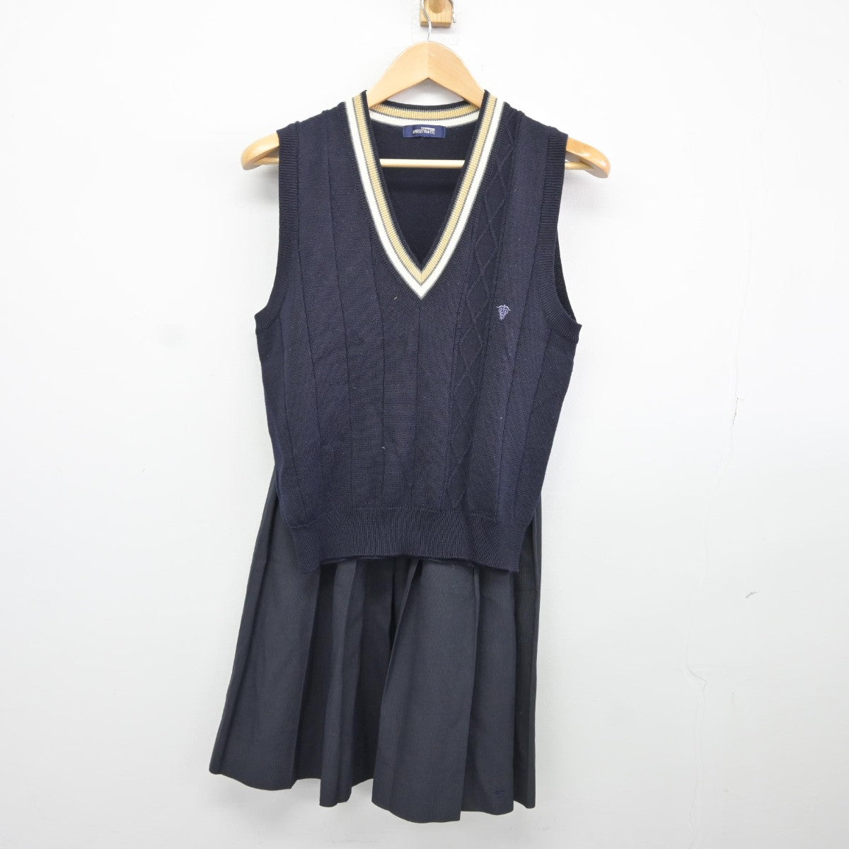 【中古】広島県 広島商業高等学校 女子制服 2点（ニットベスト・スカート）sf036044