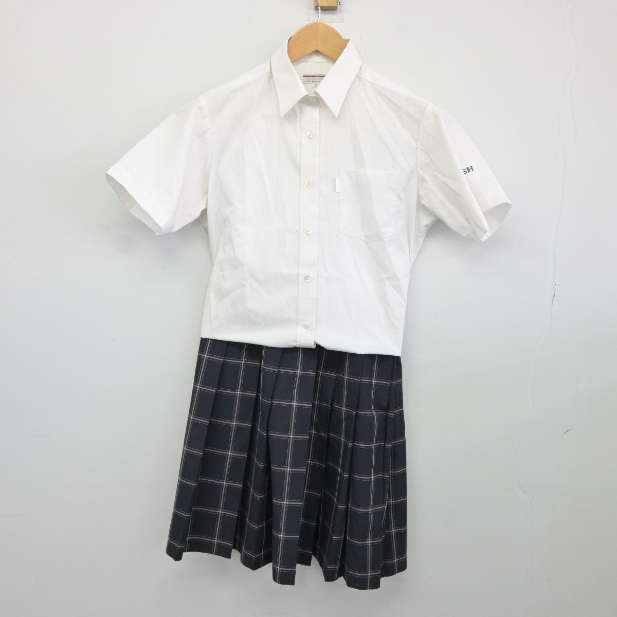 【中古】埼玉県 栄東中学高等学校 女子制服 2点（シャツ・スカート）sf036051