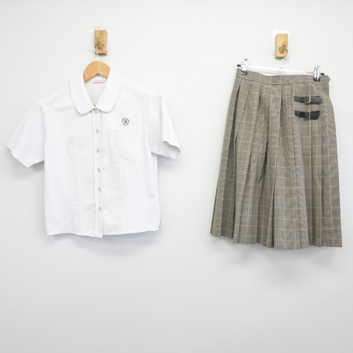 【中古】福岡県 久留米学園高等学校 女子制服 2点（シャツ・スカート）sf036073