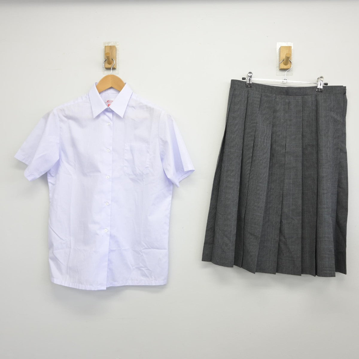 【中古】埼玉県 三橋中学校 女子制服 2点（シャツ・スカート）sf036083