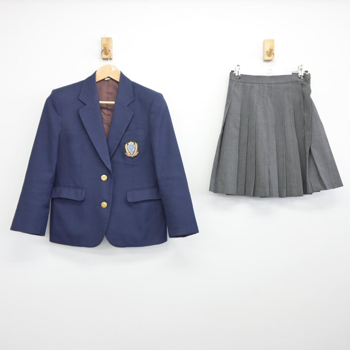 【中古】大阪府 泉佐野市立第三中学校 女子制服 2点（ブレザー・スカート）sf036086