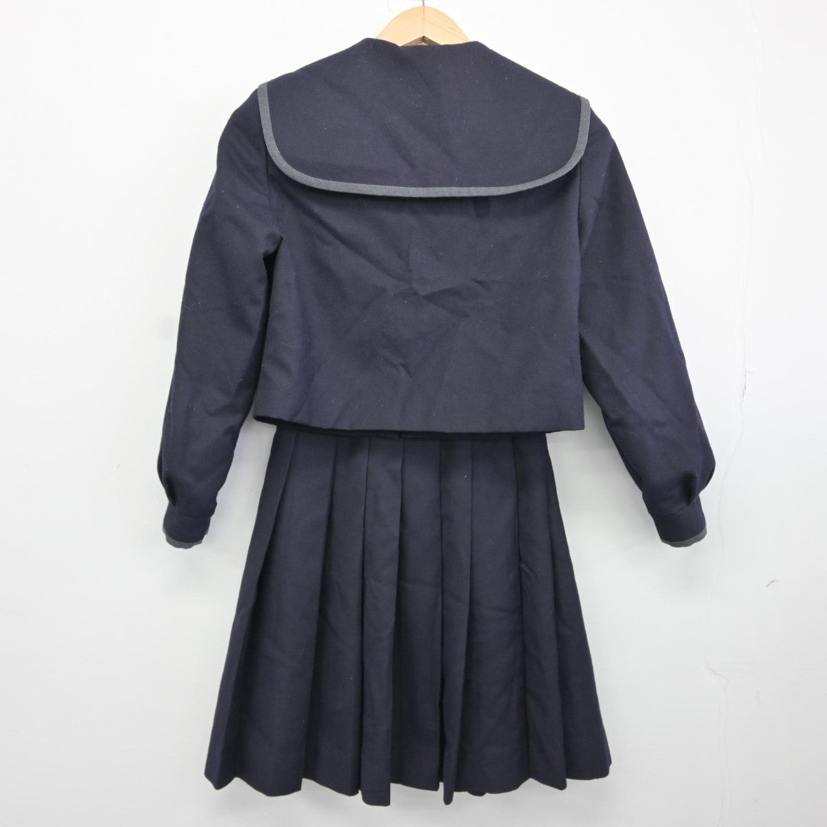 【中古】千葉県 市川学園中学校 女子制服 2点（セーラー服・スカート）sf036099