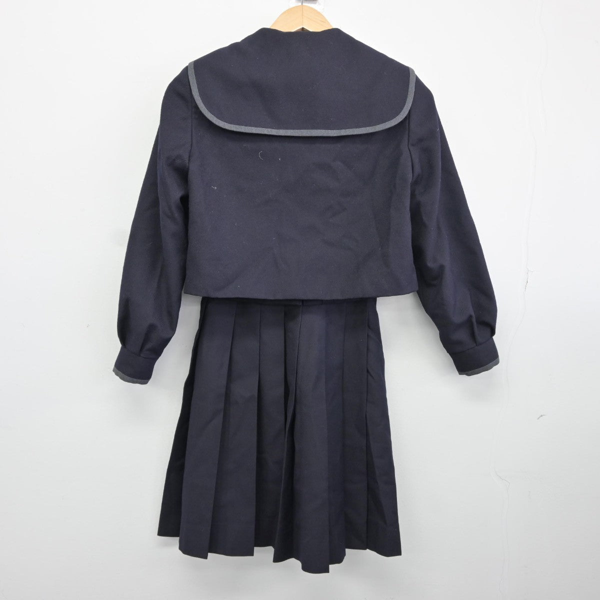 【中古】千葉県 市川学園中学校 女子制服 3点（セーラー服・スカート）sf036100