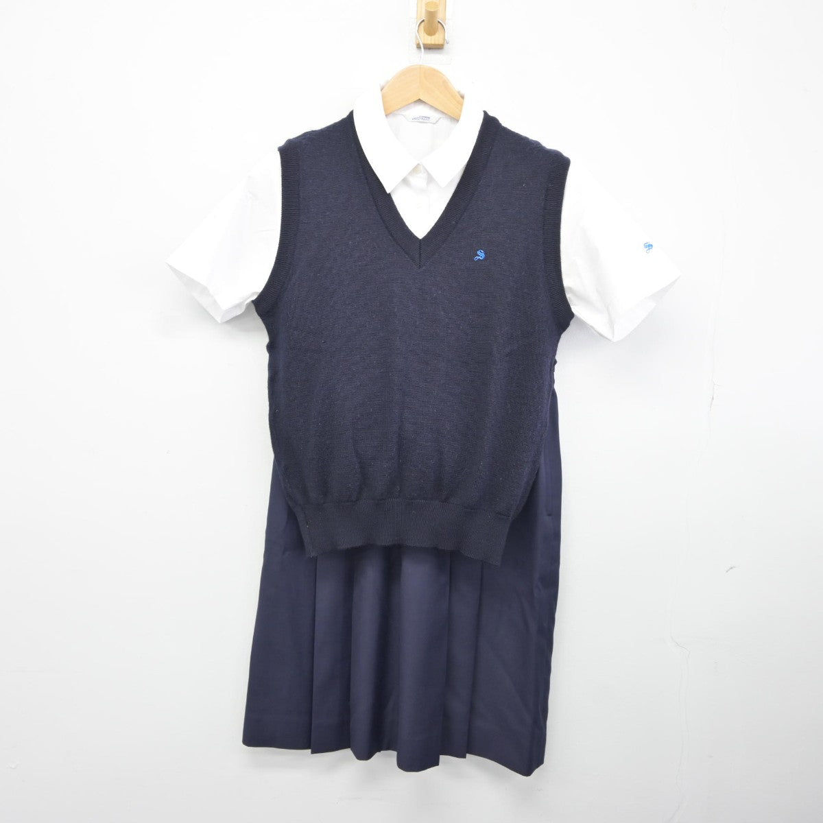 【中古】群馬県 勢多農林高等学校 女子制服 3点（ニットベスト・シャツ・スカート）sf036176