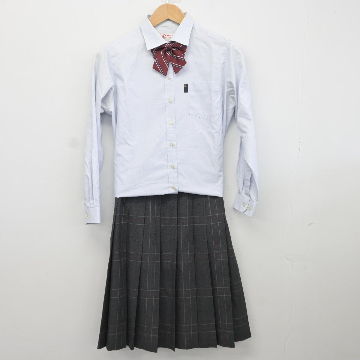 【中古】東京都 京華女子中学・高等学校 女子制服 4点（シャツ・ニット・スカート）sf036212