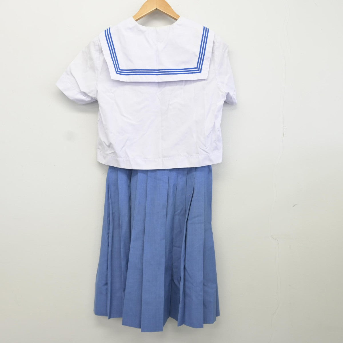 【中古】福岡県 御陵中学校 女子制服 2点（セーラー服・スカート）sf036218