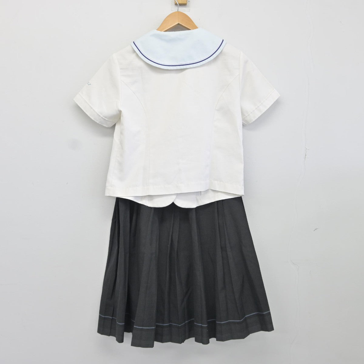 【中古】福岡県 光陵高等学校 女子制服 2点（セーラー服・スカート）sf036231