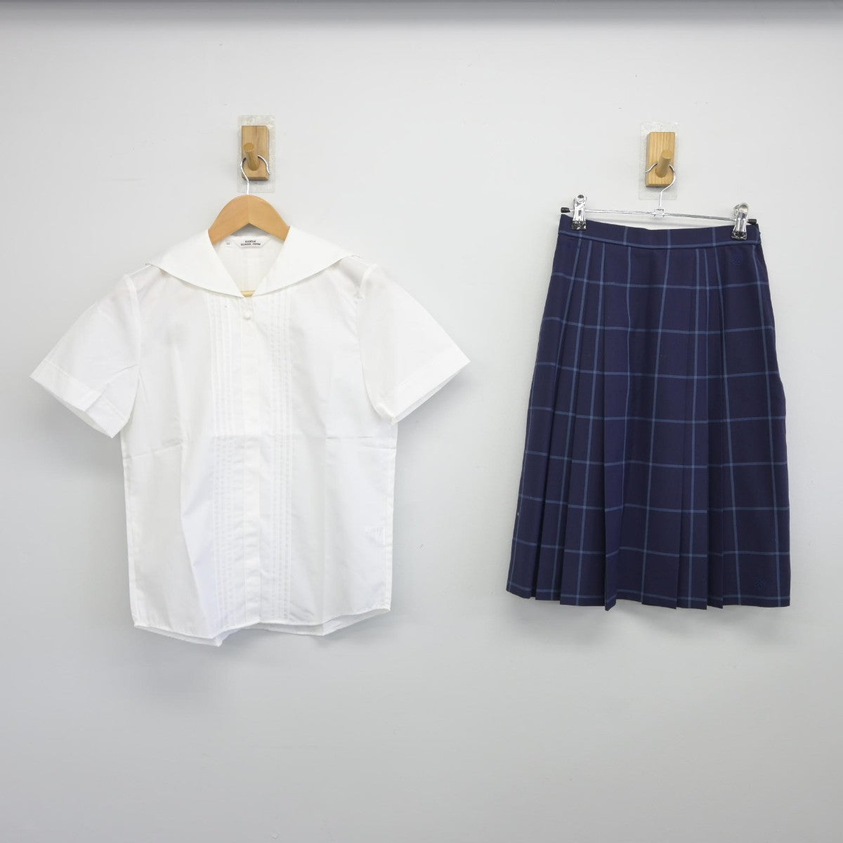 【中古】岐阜県 富田学園富田高等学校 女子制服 3点（シャツ・スカート）sf036313