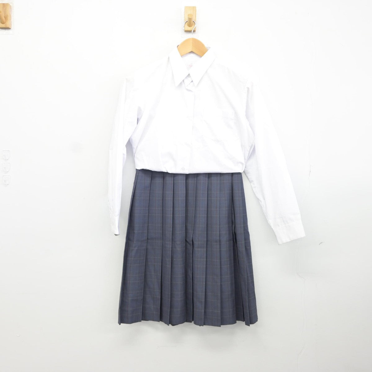 【中古】神奈川県 横浜市立城郷中学校 女子制服 2点（シャツ・スカート）sf036322