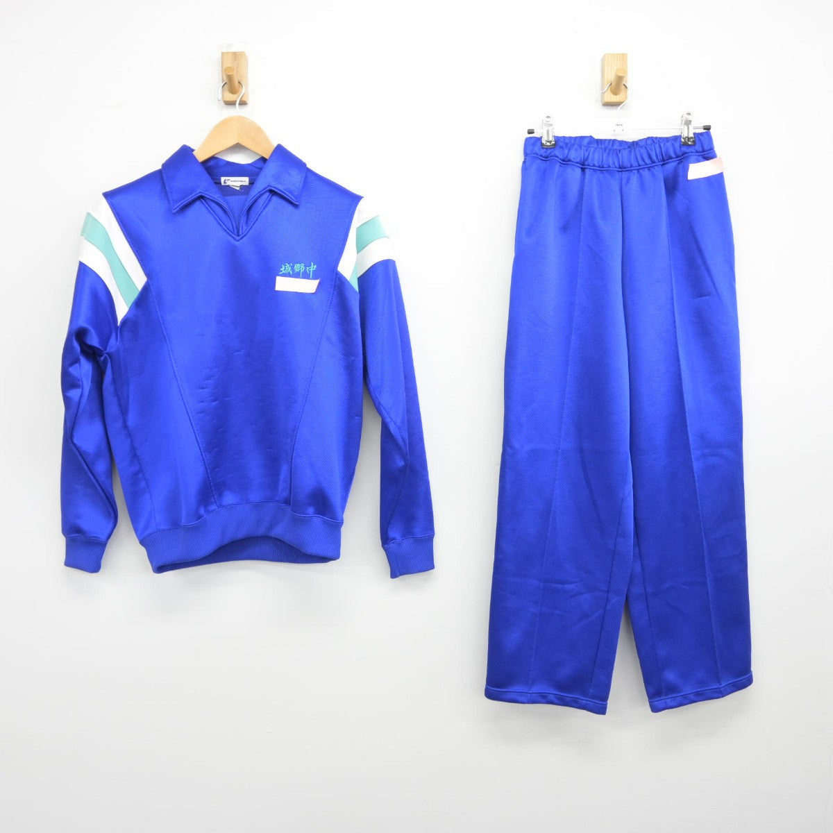 【中古】神奈川県 横浜市立城郷中学校 女子制服 2点（ジャージ 上・ジャージ 下）sf036326