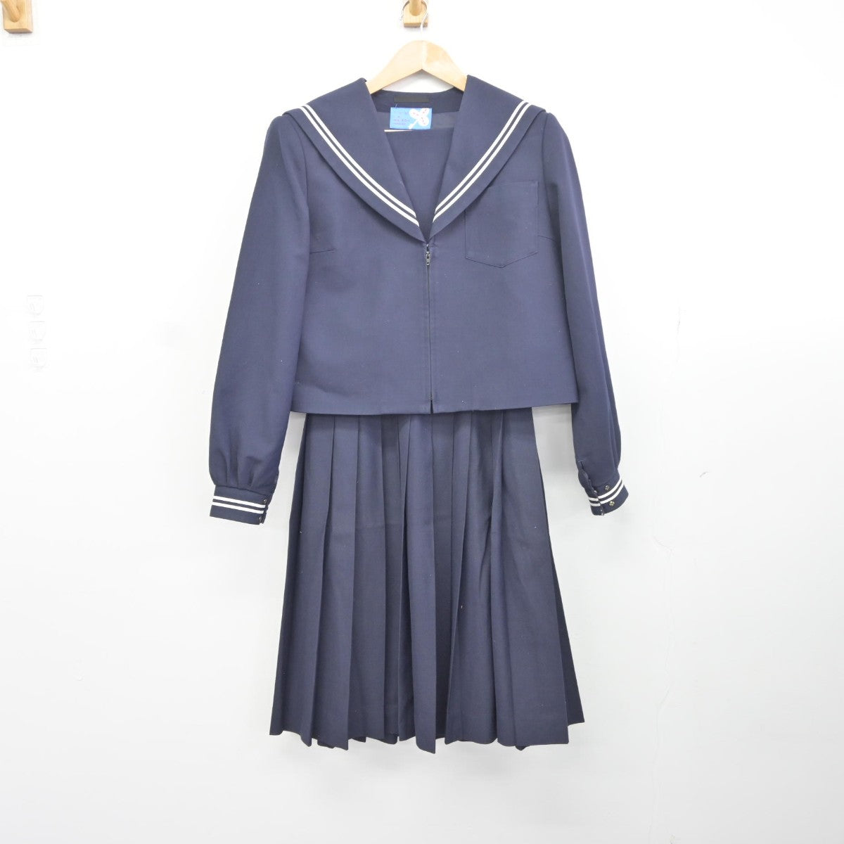 【中古】愛知県 豊橋市立豊岡中学校 女子制服 2点（セーラー服・スカート）sf036345