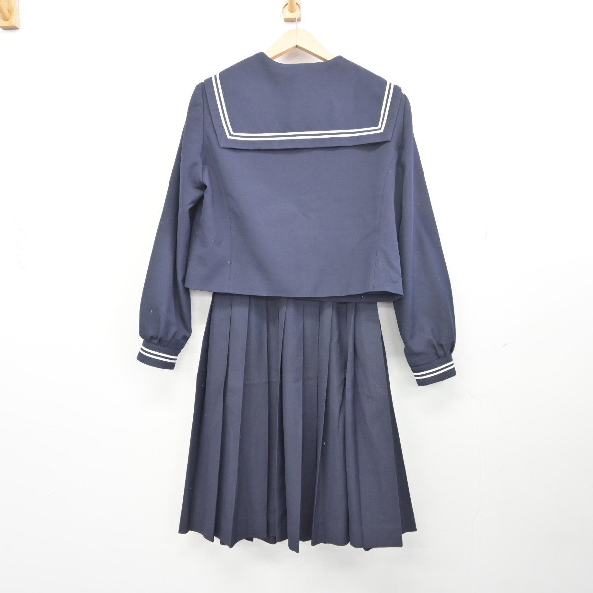 【中古】愛知県 豊橋市立豊岡中学校 女子制服 2点（セーラー服・スカート）sf036345