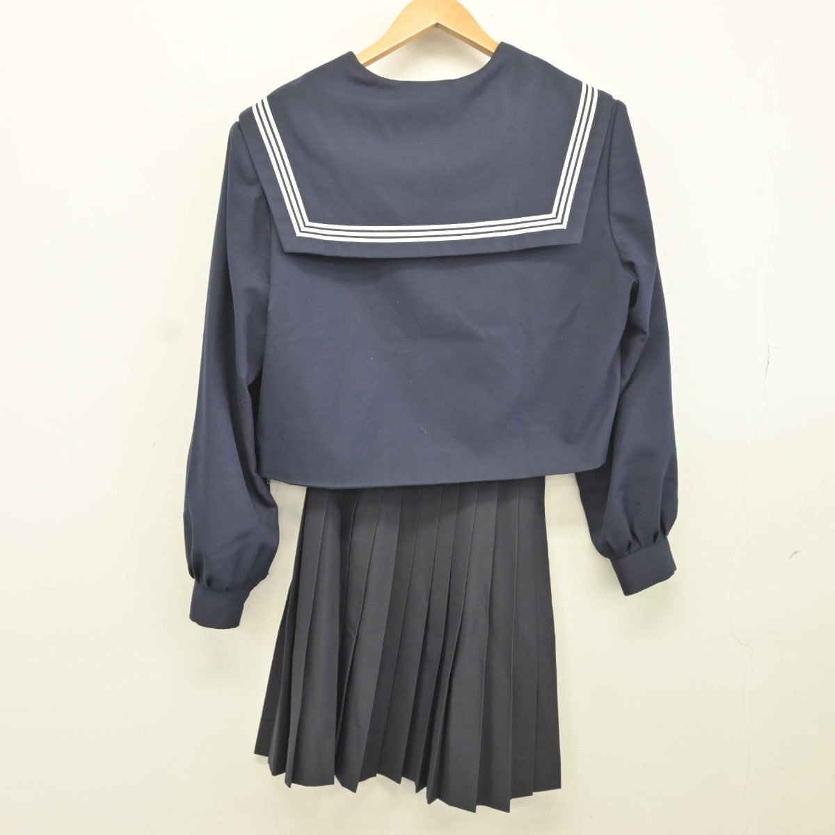 【中古】岐阜県 大垣市立赤坂中学校 女子制服 3点（セーラー服・スカート・スカート）sf036365