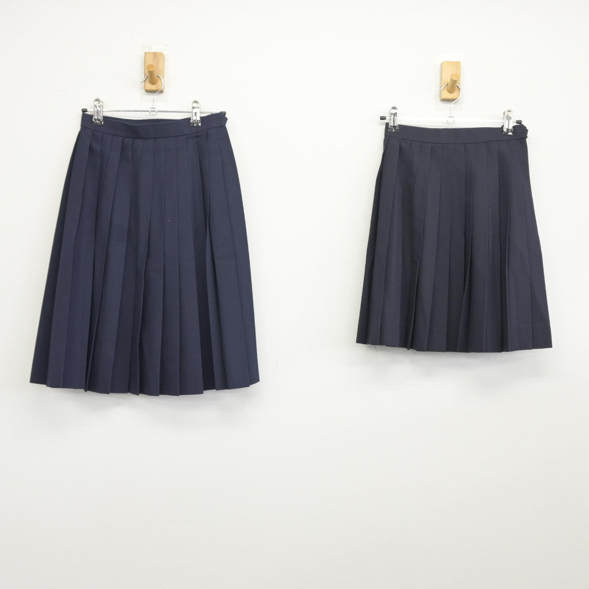 【中古】岐阜県 大垣市立赤坂中学校 女子制服 3点（セーラー服・スカート・スカート）sf036365