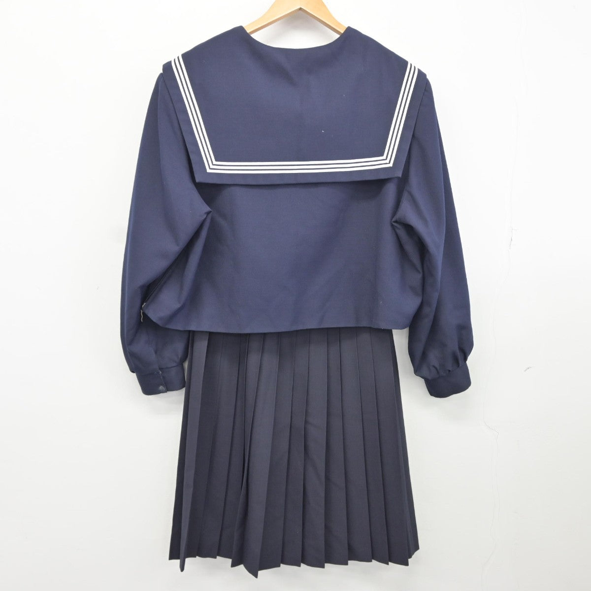 【中古】岐阜県 大垣市立赤坂中学校 女子制服 3点（セーラー服・スカート・スカート）sf036366