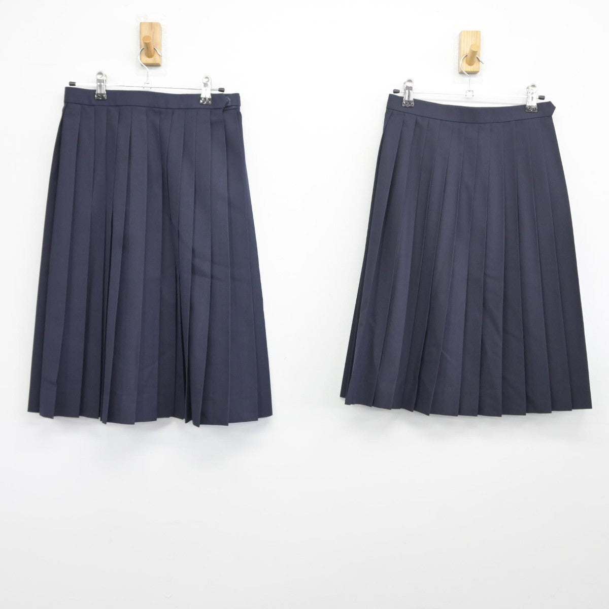 【中古】岐阜県 大垣市立赤坂中学校 女子制服 3点（セーラー服・スカート・スカート）sf036366