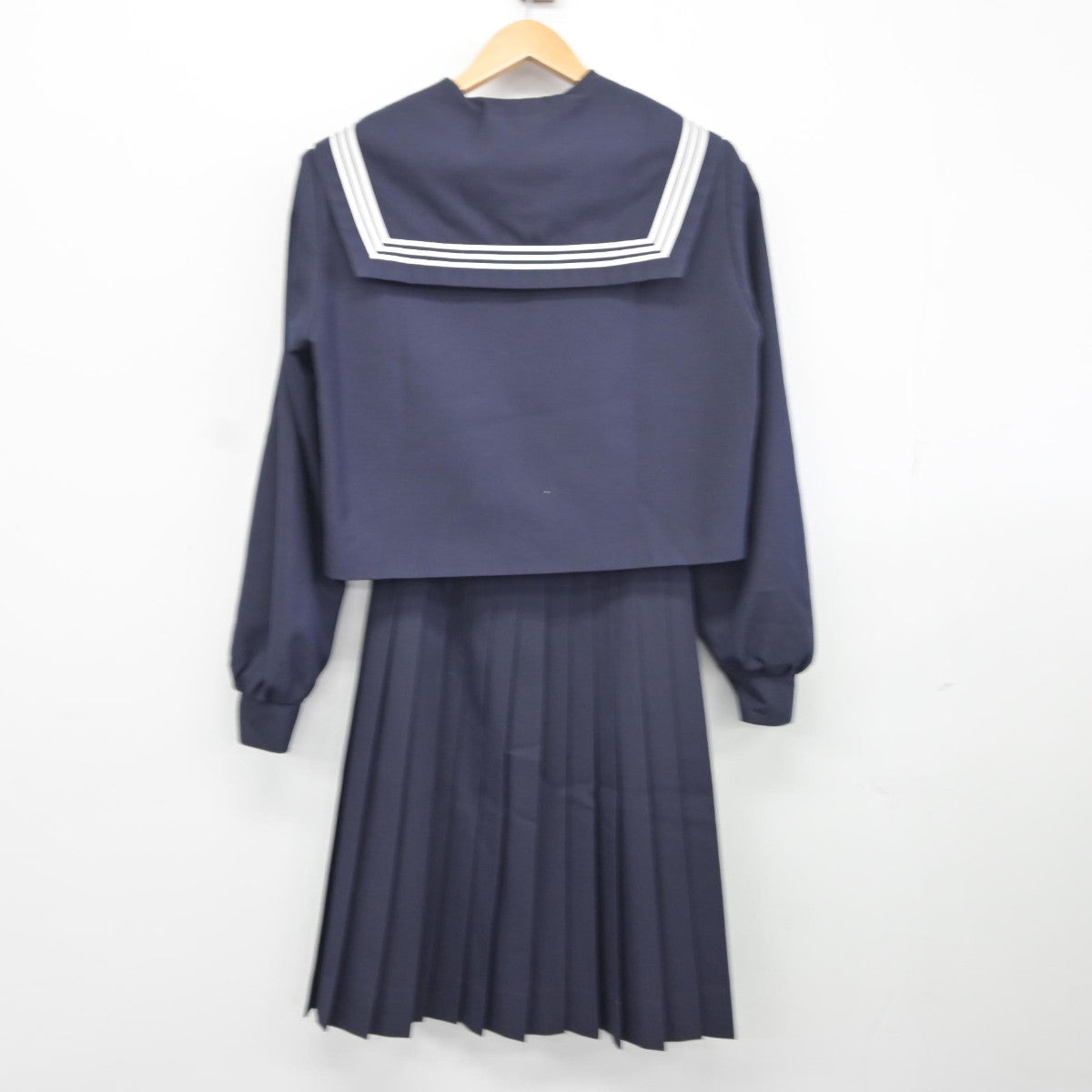 【中古】岐阜県 大垣市立赤坂中学校 女子制服 3点（セーラー服・スカート・スカート）sf036367