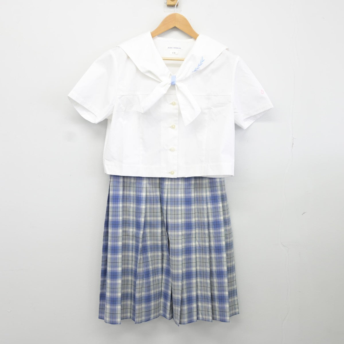 【中古】愛知県 名城大学付属高等学校 女子制服 2点（セーラー服・スカート）sf036379