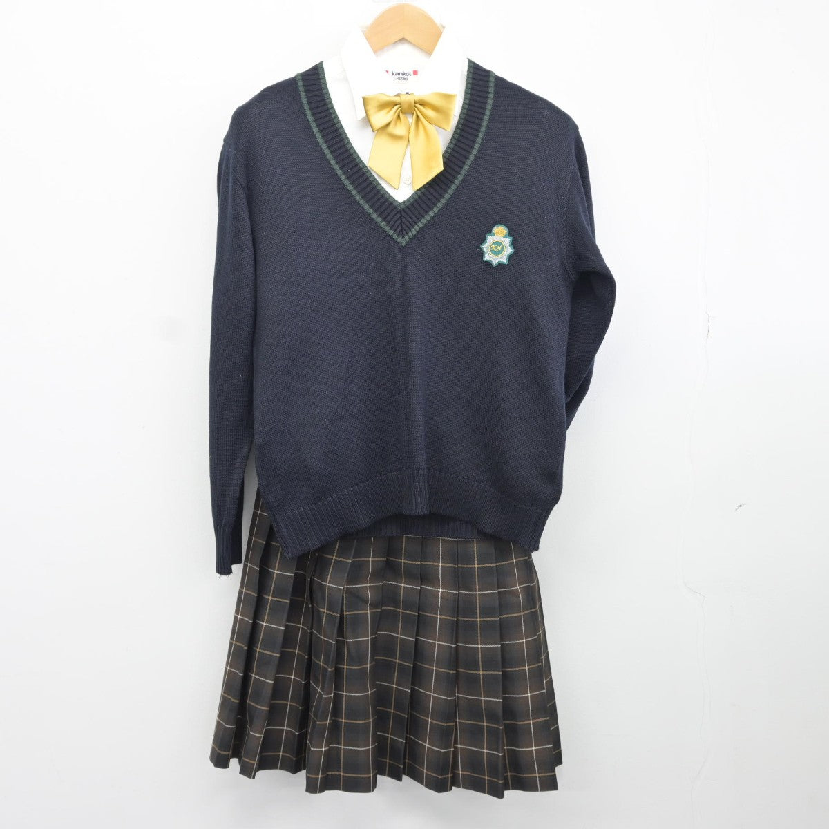 【中古】福岡県 九州産業大学付属九州高等学校 女子制服 4点（ニット・シャツ・スカート）sf036388