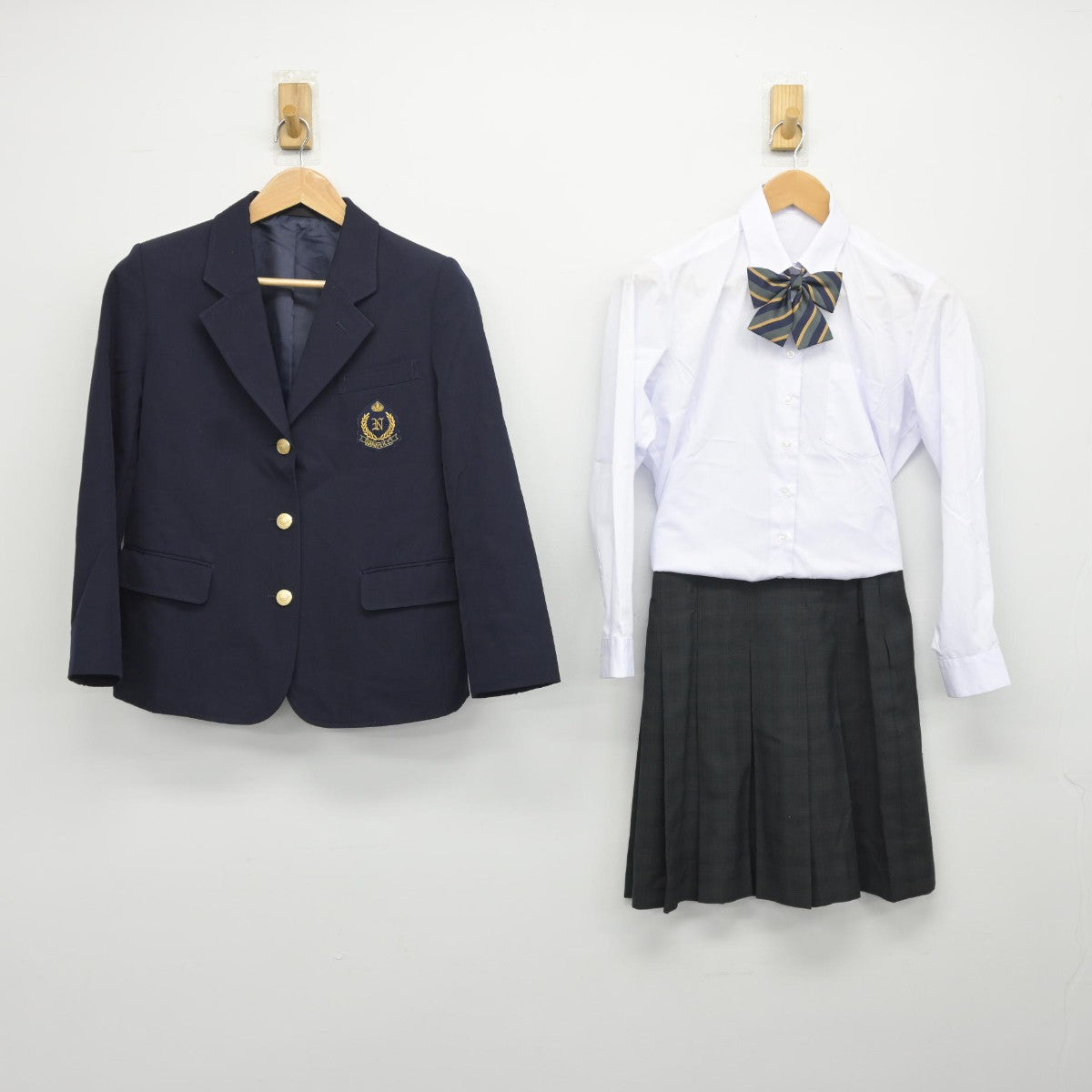 【中古】東京都 成瀬高等学校 女子制服 5点（ブレザー・シャツ・スカート）sf036419