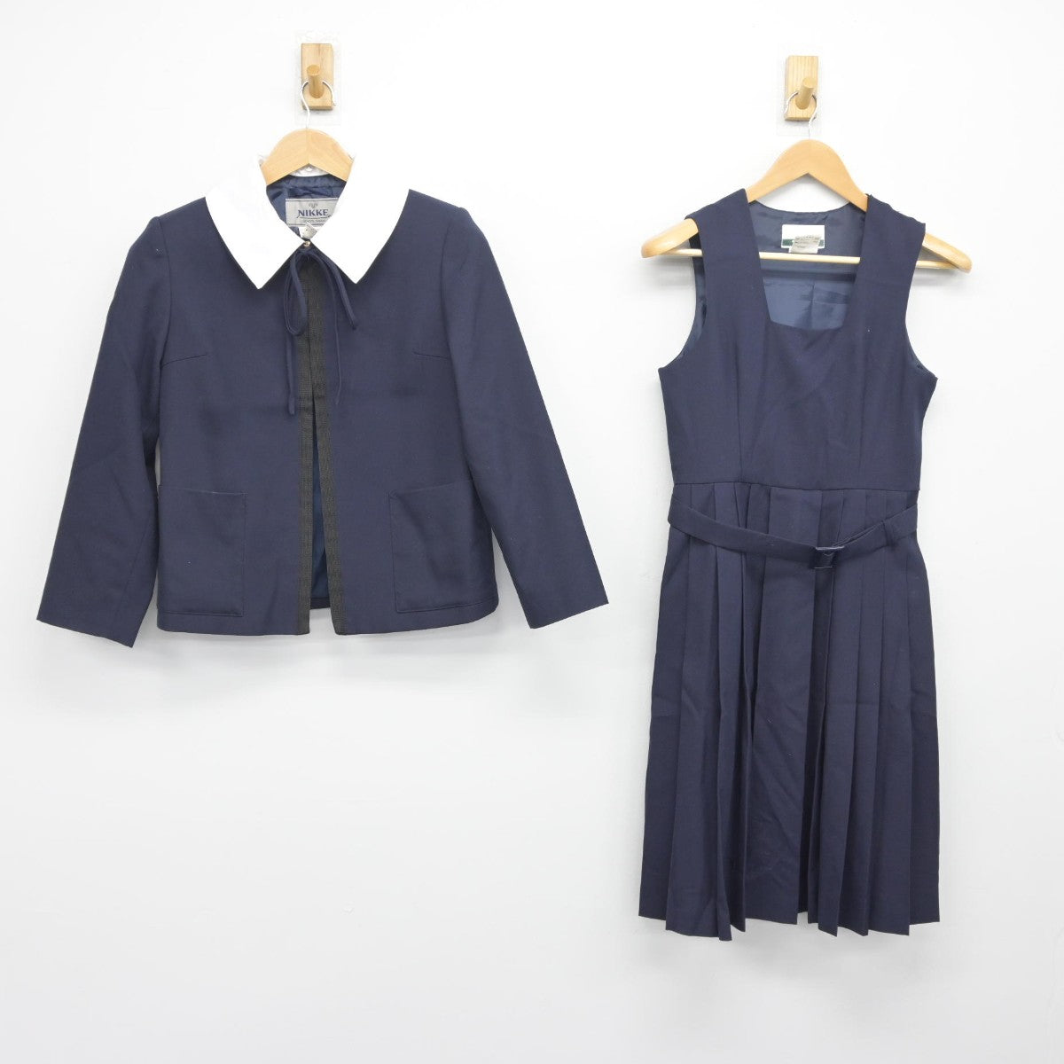 【中古】東京都 荒川第一中学校 女子制服 2点（ブレザー・ジャンパースカート）sf036421