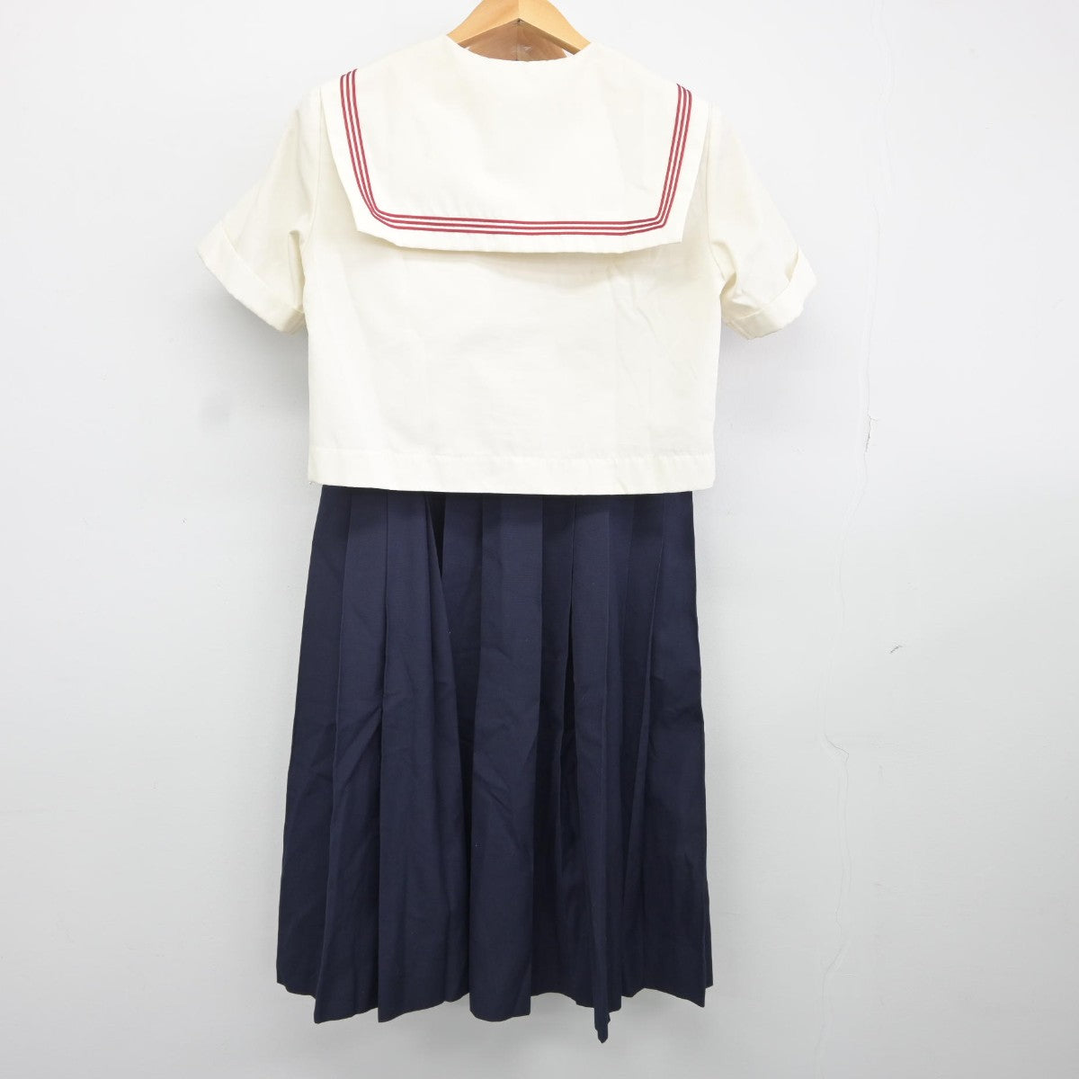 【中古】福岡県 博多女子中学校 女子制服 2点（セーラー服・ジャンパースカート）sf036495