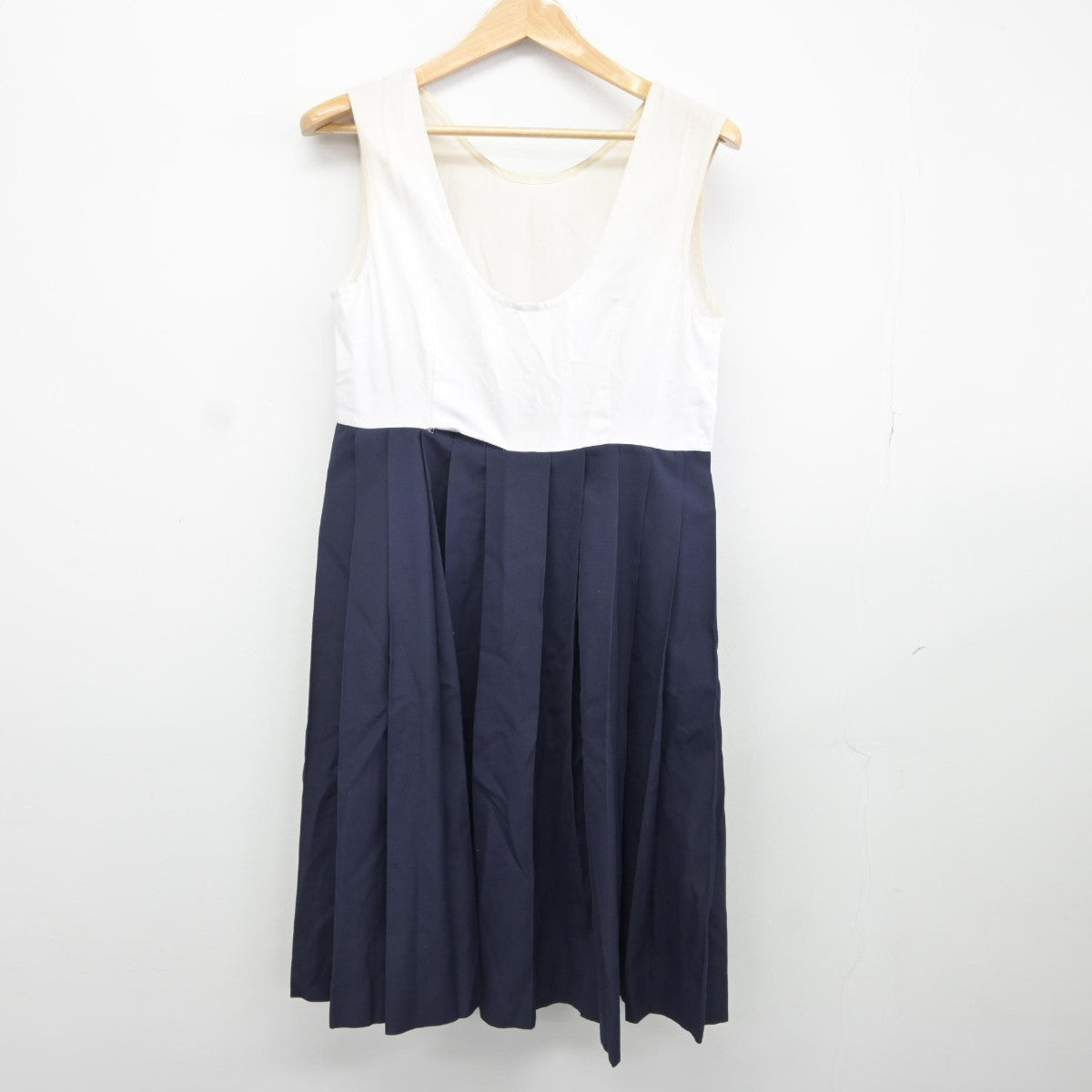 【中古】福岡県 博多女子中学校 女子制服 2点（セーラー服・ジャンパースカート）sf036495