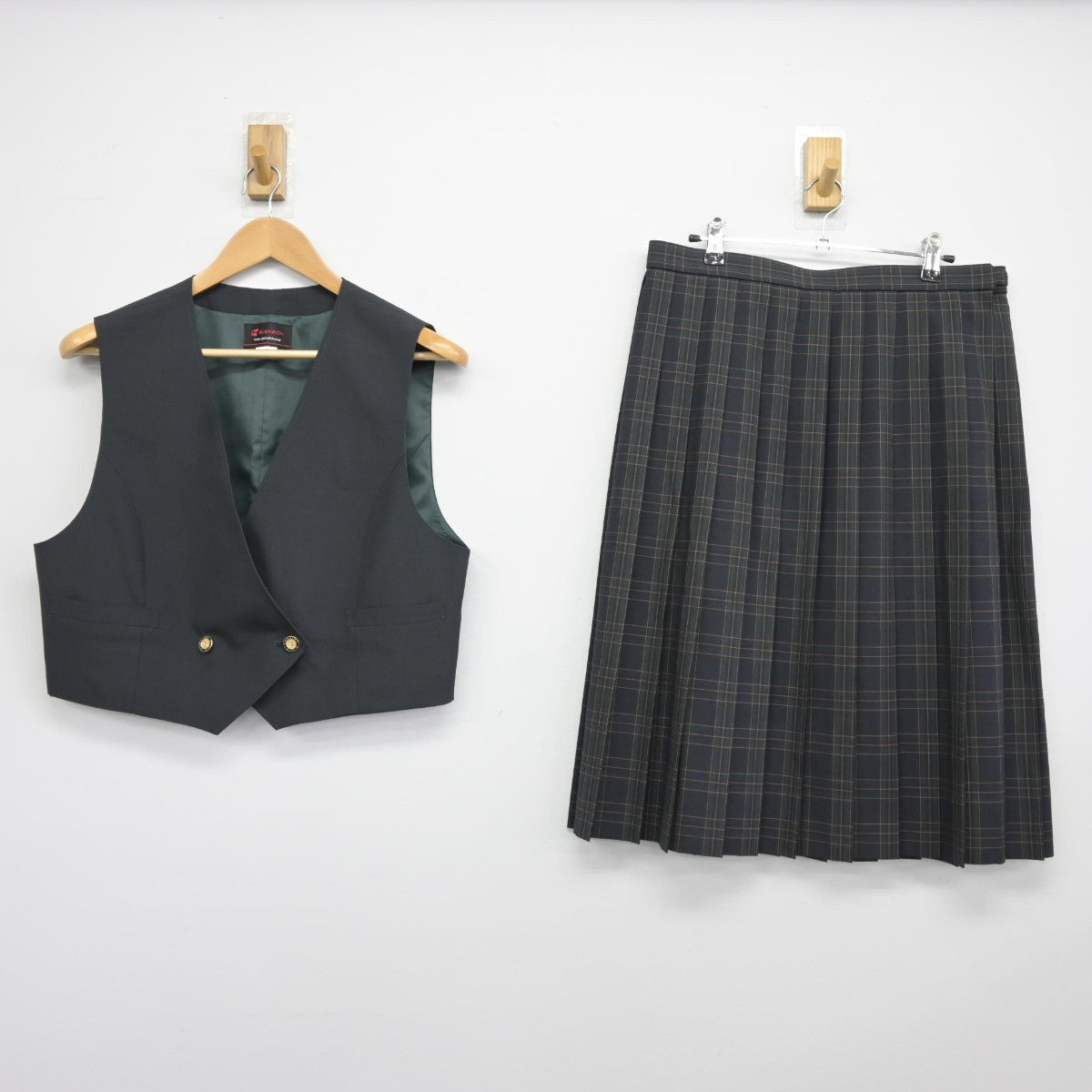 【中古】北海道 伏見中学校 女子制服 2点（ベスト・スカート）sf036511