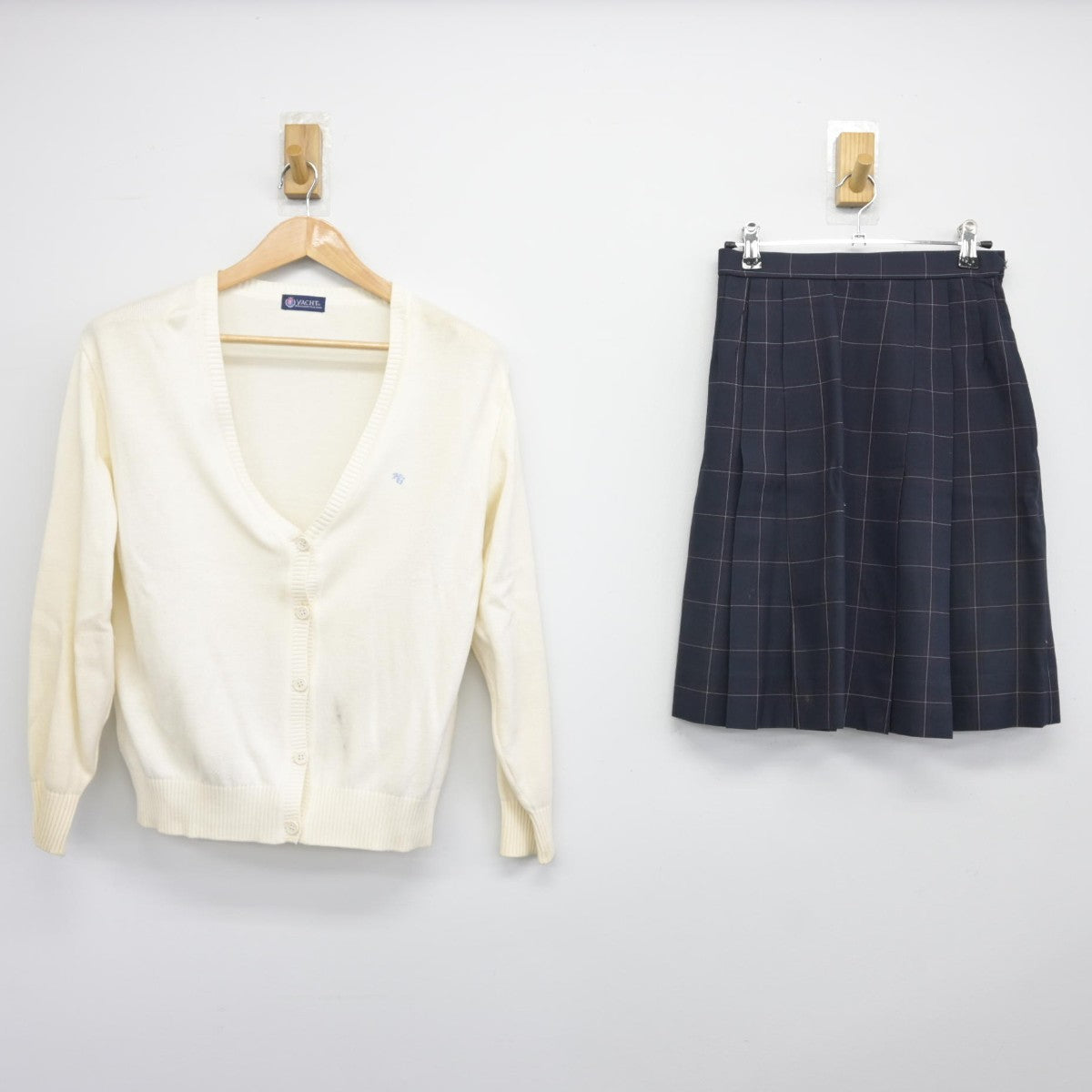 【中古】神奈川県 神奈川学園中学校・高等学校 女子制服 2点（ニット・スカート）sf036513