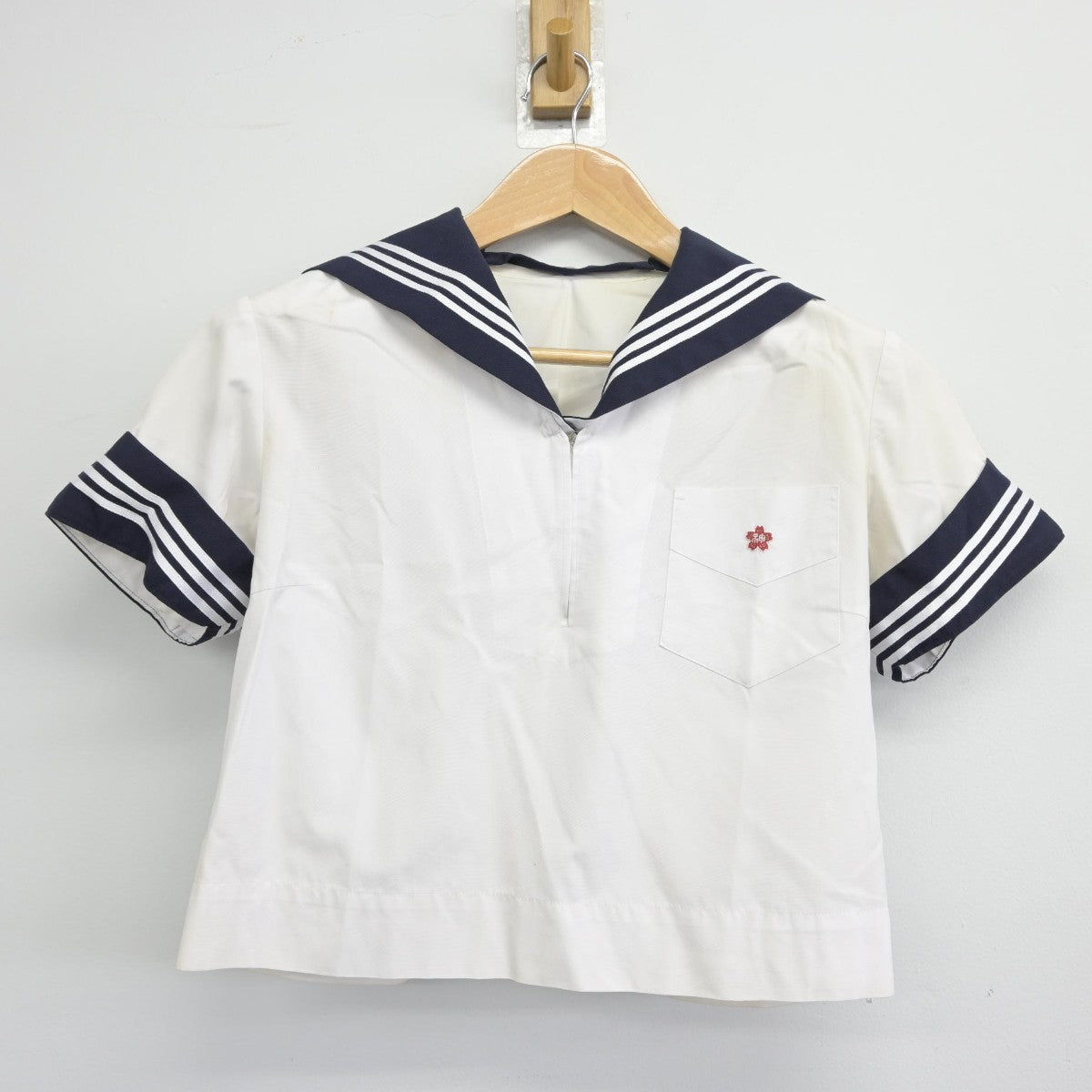 【中古】神奈川県 神奈川学園中学・高等学校 女子制服 2点（セーラー服・スカート）sf036516