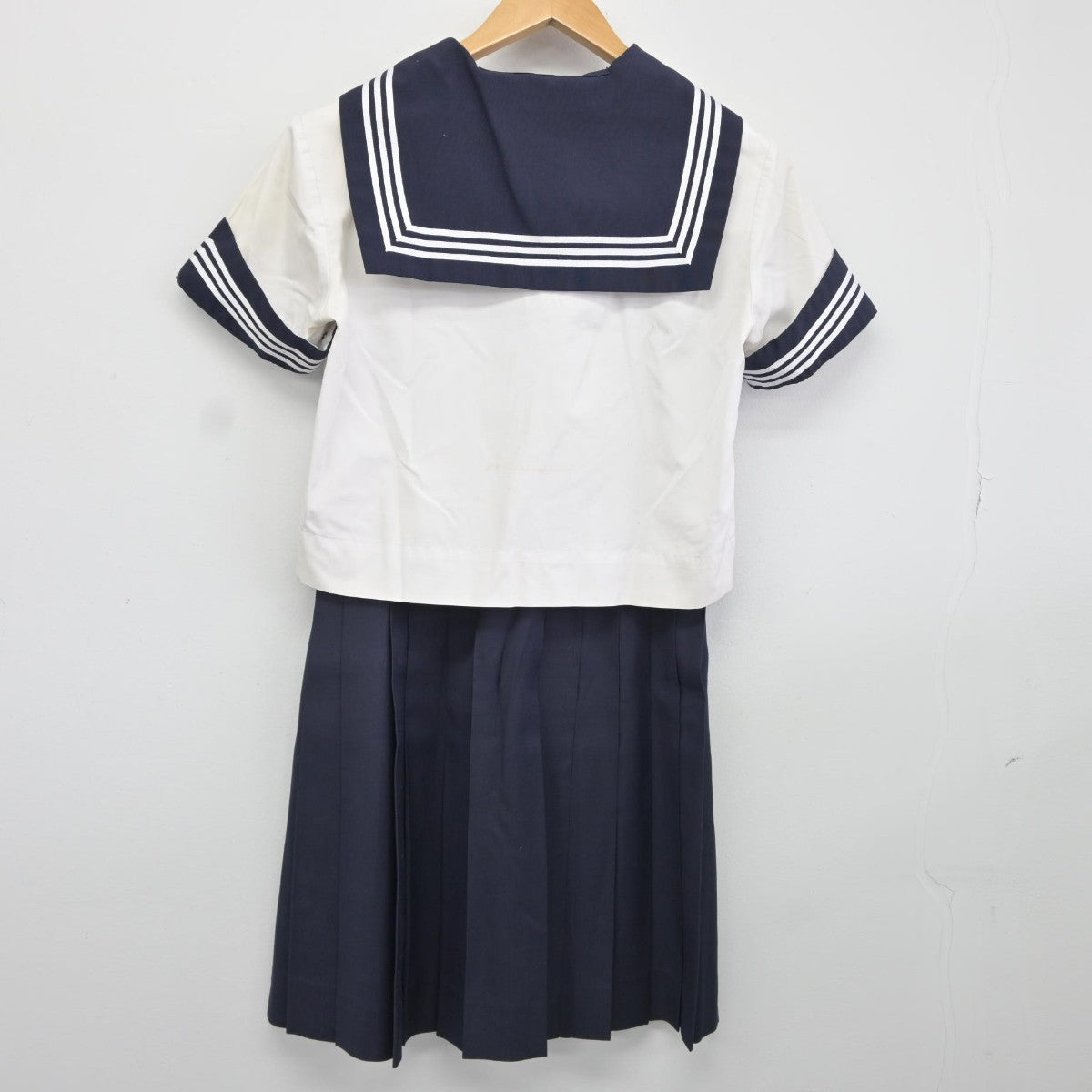 【中古】神奈川県 神奈川学園中学・高等学校 女子制服 3点（セーラー服・セーラー服・スカート）sf036518