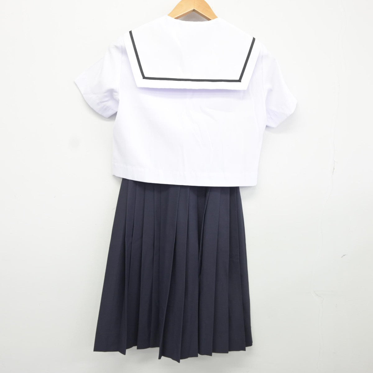 【中古】愛知県 守山東中学校 女子制服 2点（セーラー服・スカート）sf036525