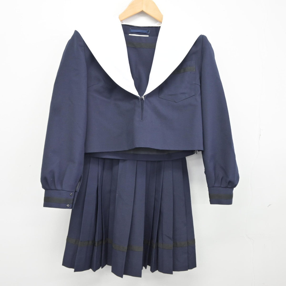 【中古】愛知県 明和高等学校 女子制服 2点（セーラー服・スカート）sf036532