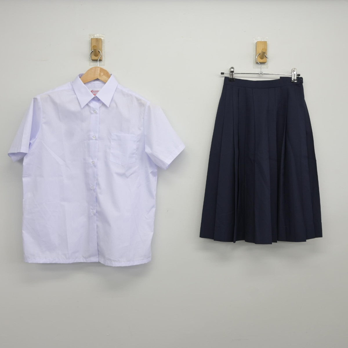 【中古】千葉県 八木が谷中学校 女子制服 3点（シャツ・スカート・スカート）sf036560