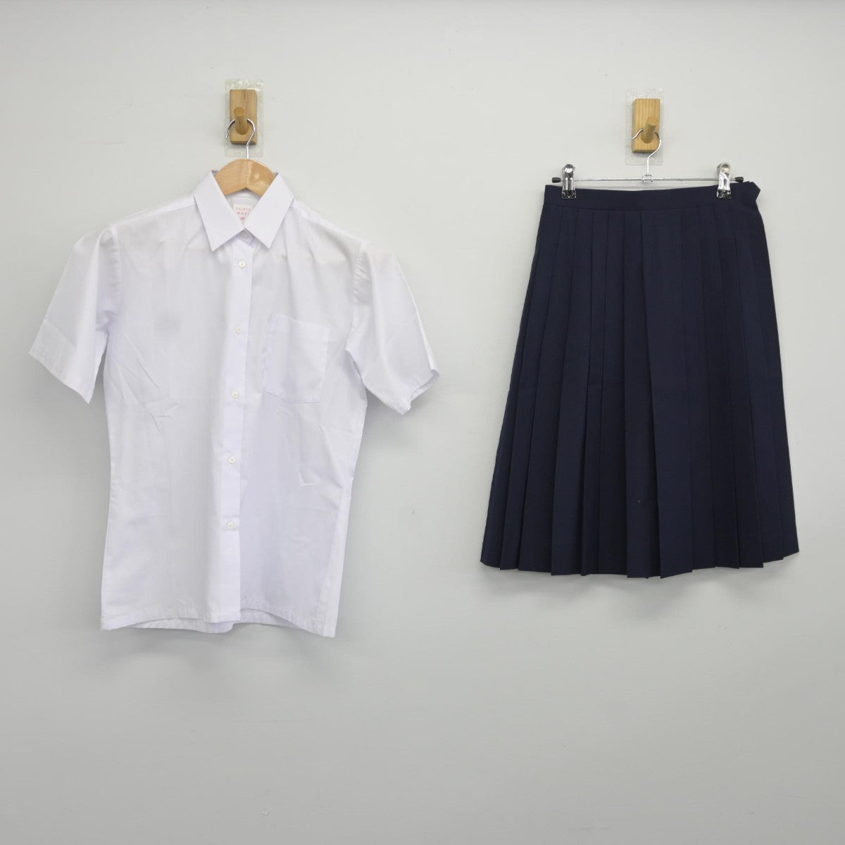 【中古】千葉県 八木が谷中学校 女子制服 3点（シャツ・スカート・スカート）sf036561