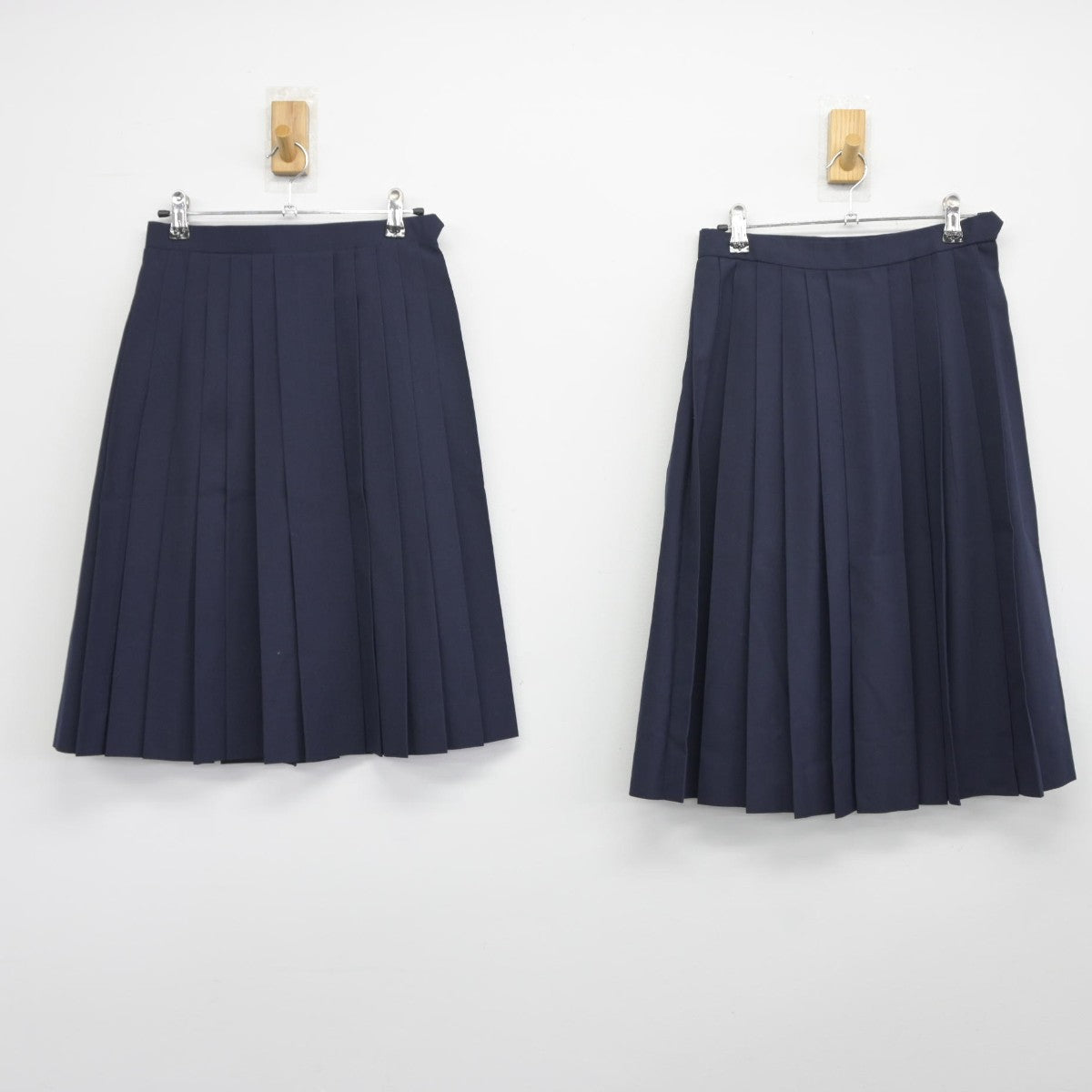 【中古】千葉県 八木が谷中学校 女子制服 3点（シャツ・スカート・スカート）sf036561