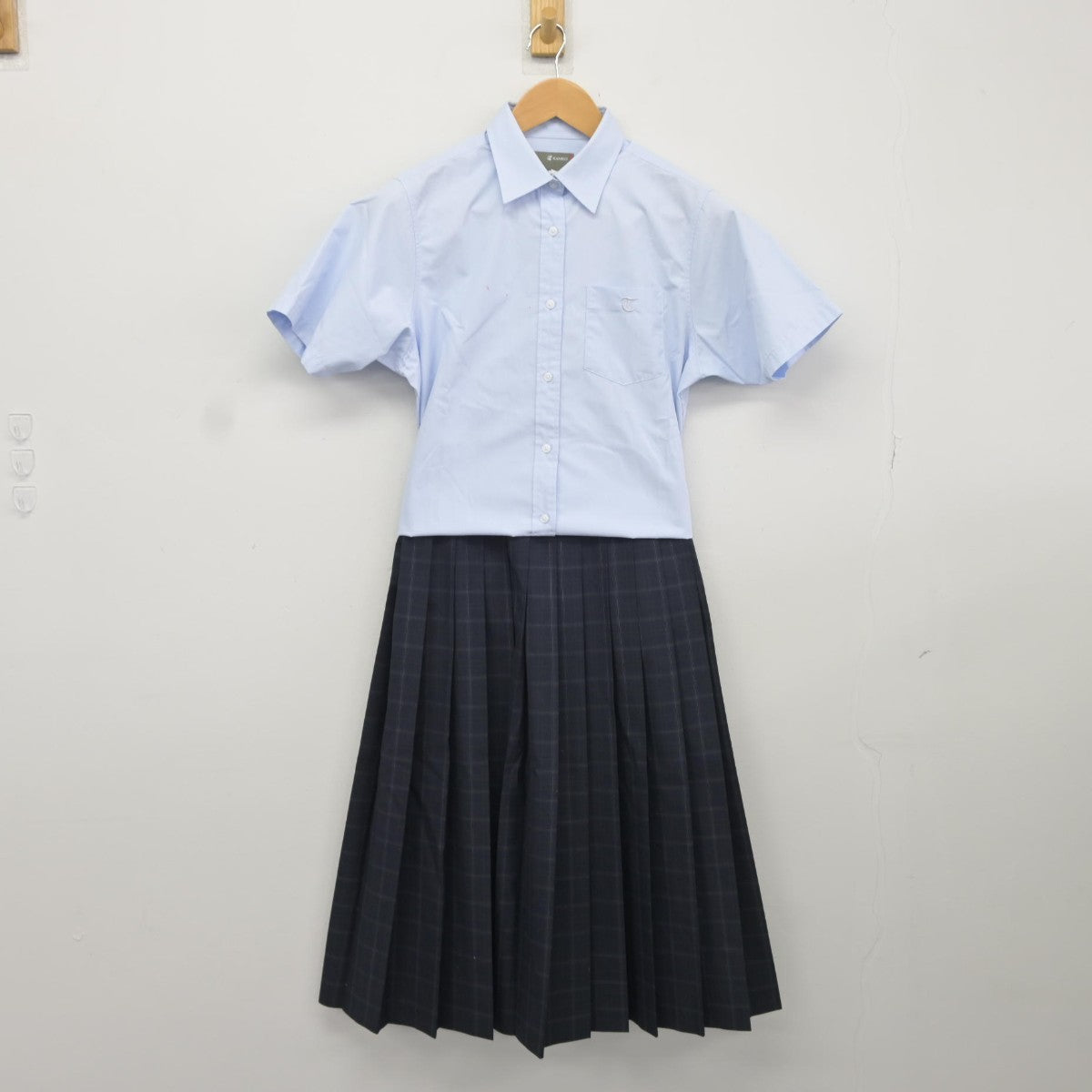 【中古】東京都 立石中学校 女子制服 3点（シャツ・スカート）sf036569