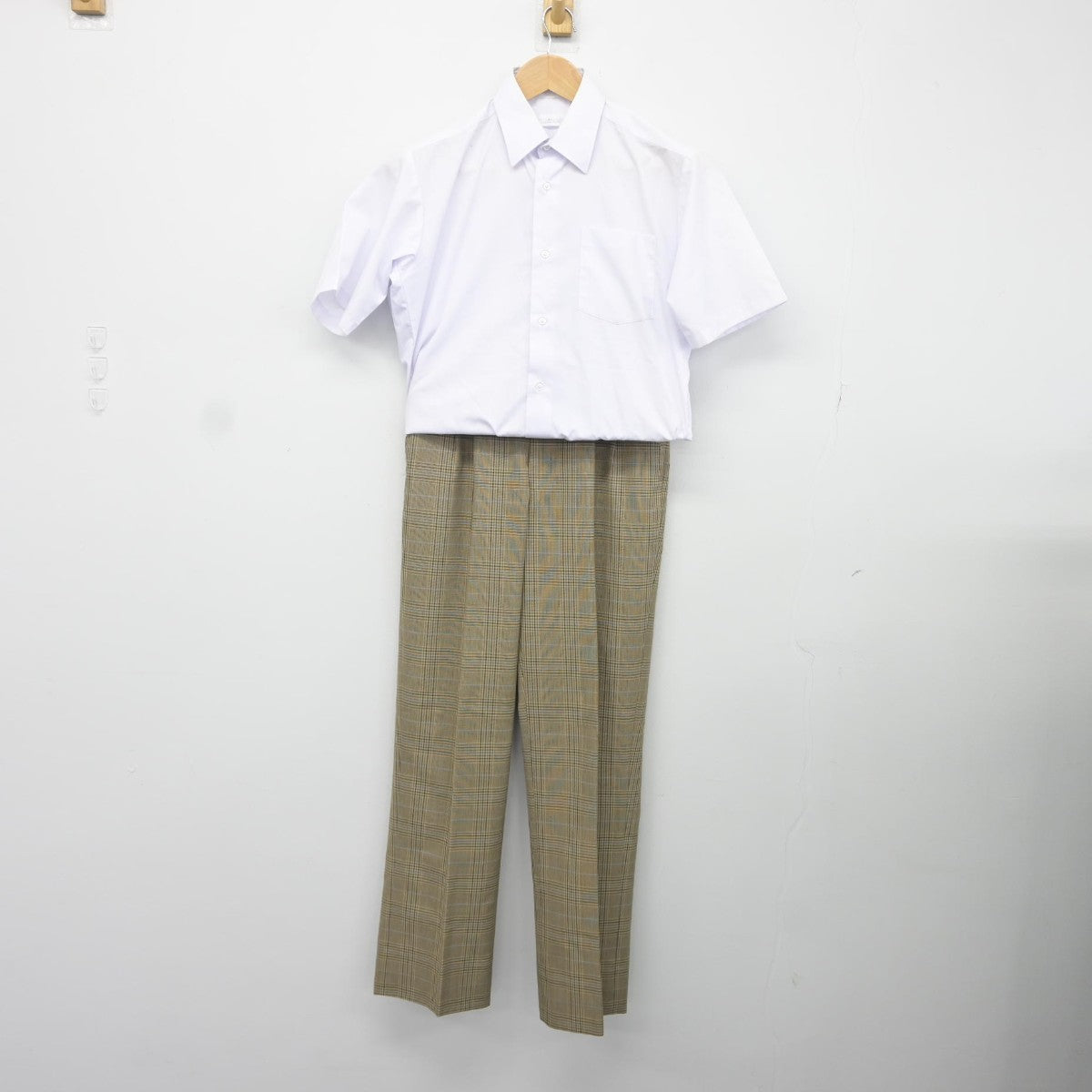 【中古】埼玉県 土呂中学校 男子制服 2点（シャツ・ズボン）sf036631