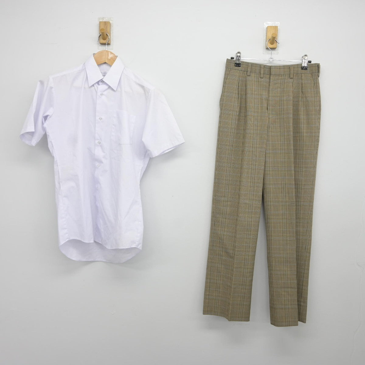 【中古】埼玉県 土呂中学校 男子制服 2点（シャツ・ズボン）sf036631