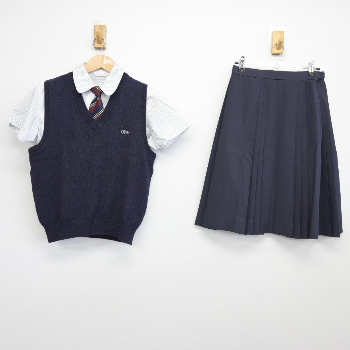 【中古】大分県 大分西高等学校 女子制服 4点（ニットベスト・シャツ・スカート）sf036645