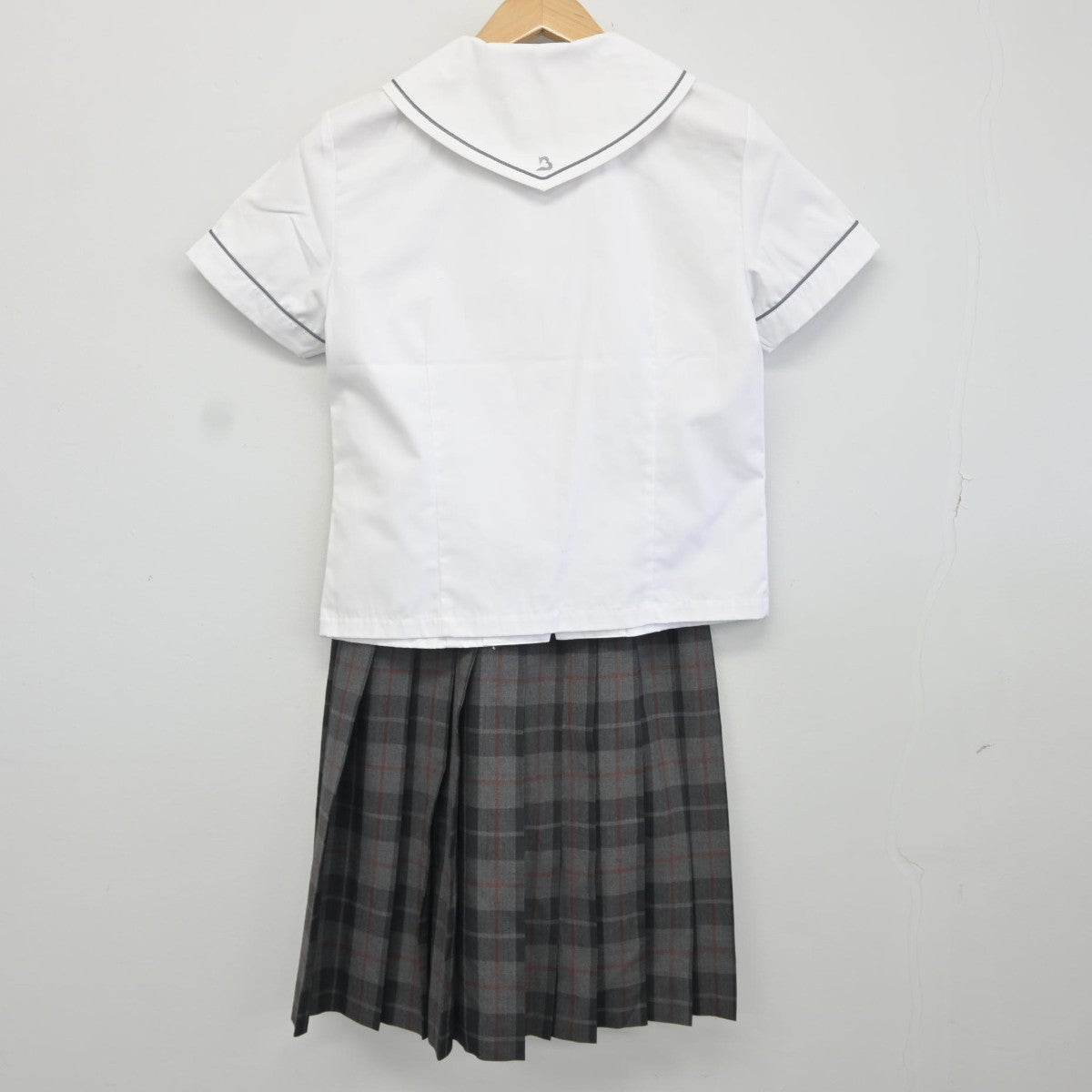 【中古】大阪府 梅花高等学校 女子制服 3点（セーラー服・スカート）sf036651